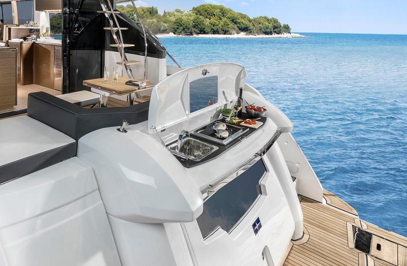 Book yachts online - motorboat - Bavaria R55 Fly - Valluga - rent