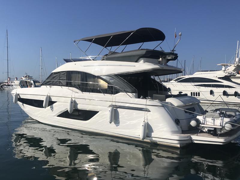Book yachts online - motorboat - Bavaria R55 Fly - Valluga - rent