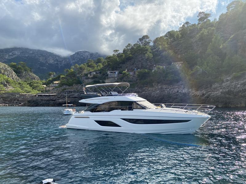 Book yachts online - motorboat - Bavaria R55 Fly - Valluga - rent