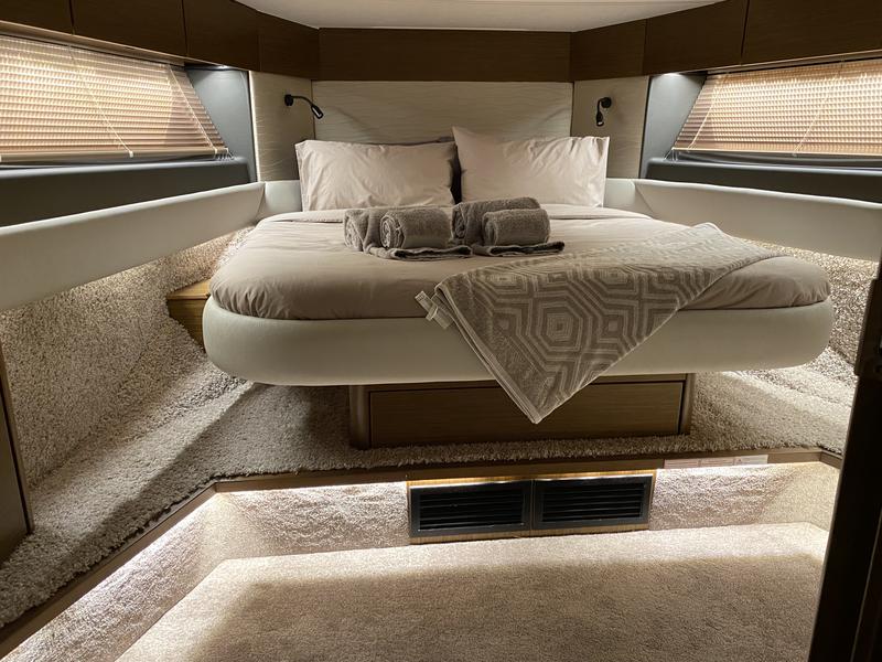 Book yachts online - motorboat - Bavaria R55 Fly - Valluga - rent