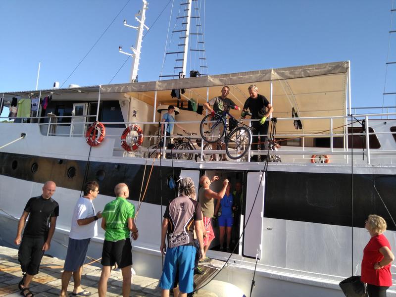 Book yachts online - motorboat - Motoryacht - Amadeus - rent