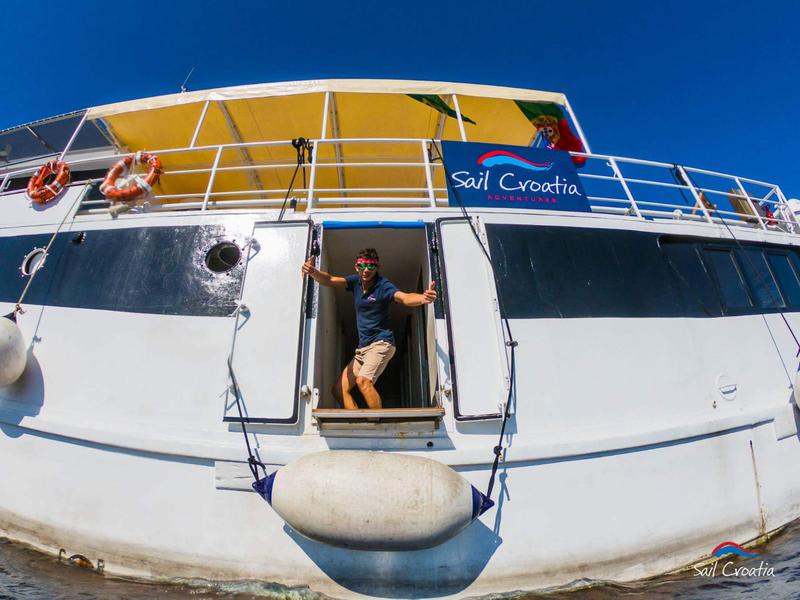 Book yachts online - motorboat - Motoryacht - Amadeus - rent