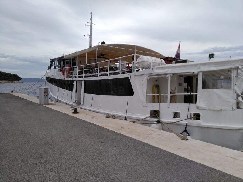 Book yachts online - motorboat - Motoryacht - Amadeus - rent