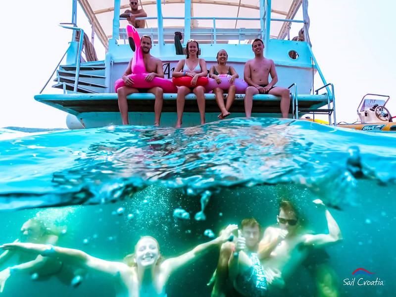 Book yachts online - motorboat - Motoryacht - Amadeus - rent