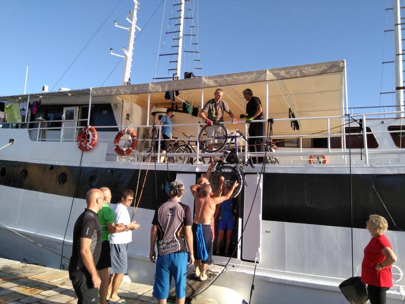Book yachts online - motorboat - Motoryacht - Amadeus - rent