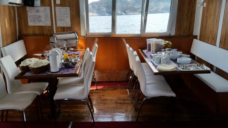 Book yachts online - motorboat - Motoryacht - Amadeus - rent