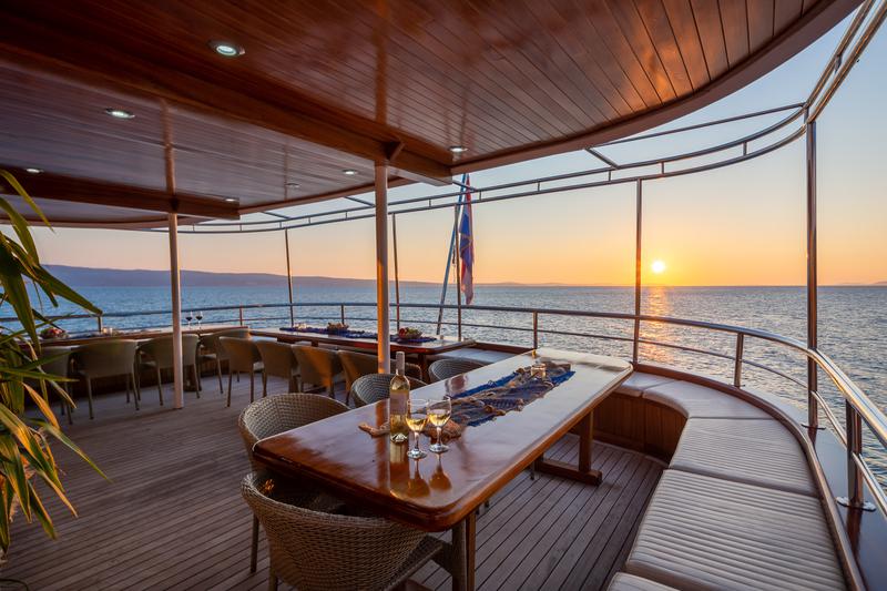 Book yachts online - motorboat - Motoryacht - Amalia - rent