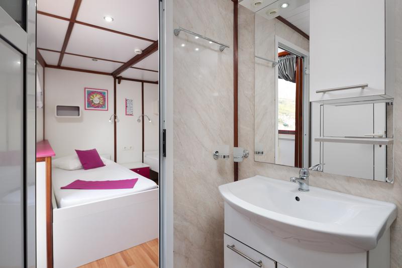 Book yachts online - motorboat - Motoryacht - Amalia - rent