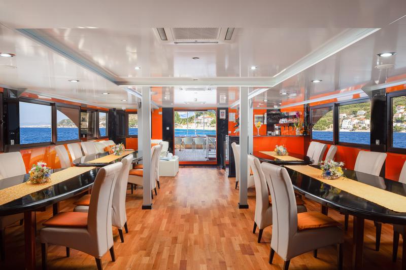 Book yachts online - motorboat - Motoryacht - Amalia - rent