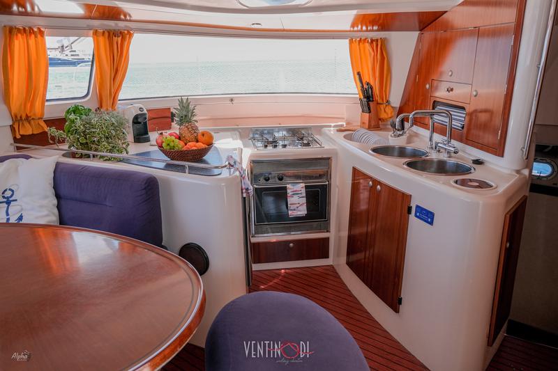 Book yachts online - catamaran - Belize 43 - Marina Piccola - rent