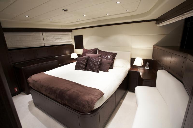 Book yachts online - motorboat - Mangusta 92 - L'Esperance - rent