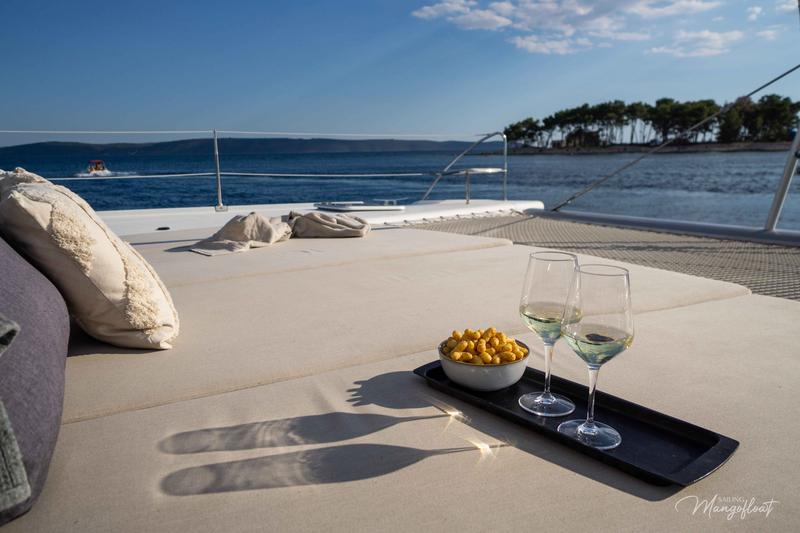 Book yachts online - catamaran - Helia 44 - Mangofloat - rent