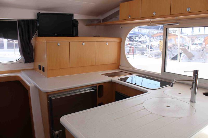 Book yachts online - catamaran - Nautitech 441 - Starlight - rent