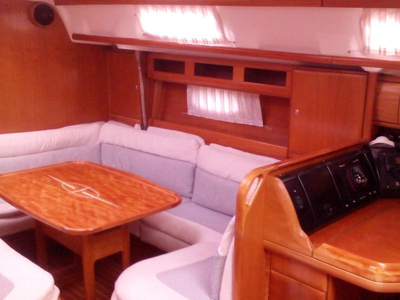 Book yachts online - sailboat - Bavaria 42 Cruiser - NEFELI - rent