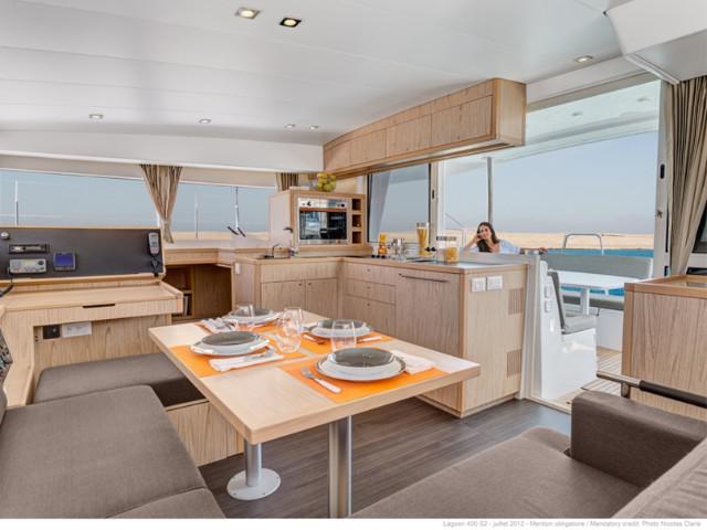 Book yachts online - catamaran - Lagoon 400 S2 - Footprints - rent