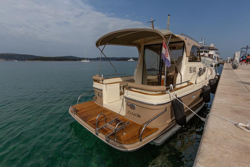 Book yachts online - motorboat - Leidi 800R - Leidi D - rent