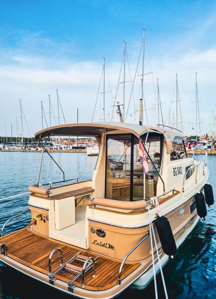 Book yachts online - motorboat - Leidi 800R - Leidi D - rent