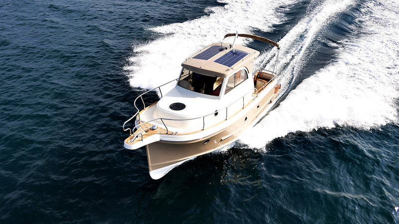 Book yachts online - motorboat - Leidi 800R - Leidi D - rent