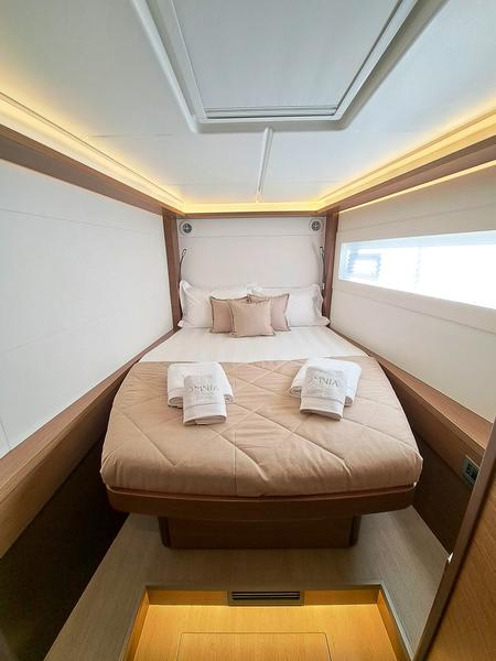 Book yachts online - catamaran - Lagoon 46 - OMNIA  - rent