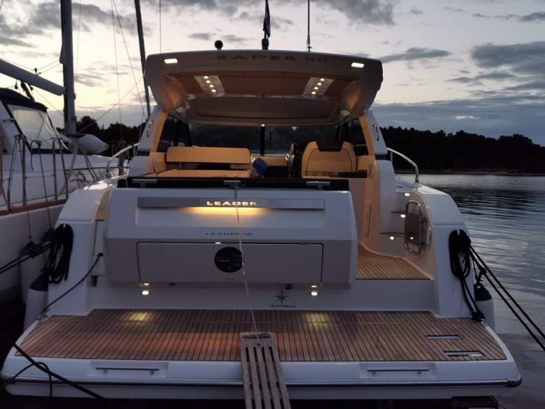 Book yachts online - motorboat - Leader 40 - Leader - rent