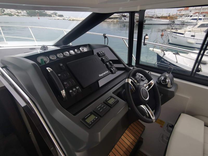 Book yachts online - motorboat - Leader 40 - Leader - rent