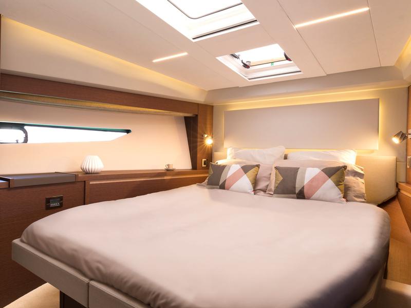 Book yachts online - motorboat - Prestige 520 - ORA G - rent