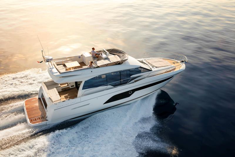 Book yachts online - motorboat - Prestige 520 - ORA G - rent