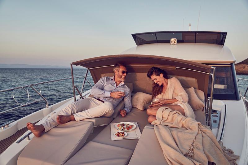 Book yachts online - motorboat - Prestige 520 - ORA G - rent