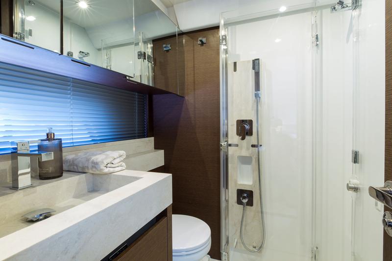 Book yachts online - motorboat - Prestige 520 - ORA G - rent