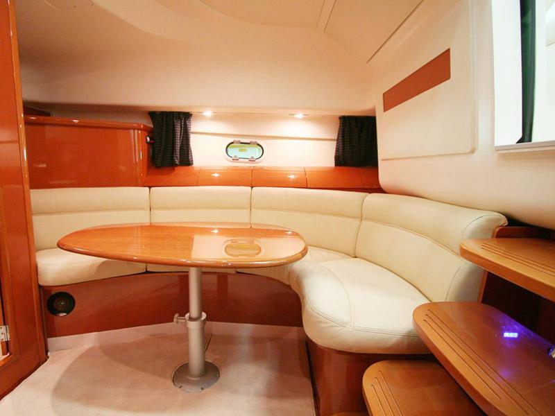 Book yachts online - motorboat - Prestige 34 - Blue Lady - rent