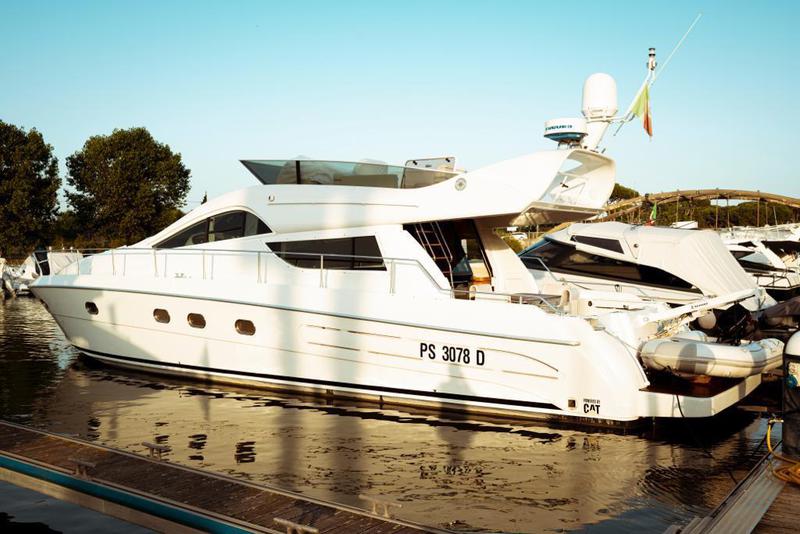 Book yachts online - motorboat - Maestrale 52 - Seafox - rent