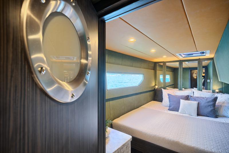 Book yachts online - catamaran - Luna 49 - Gold - rent