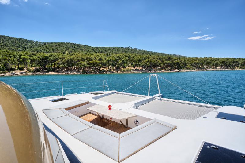 Book yachts online - catamaran - Luna 49 - Gold - rent