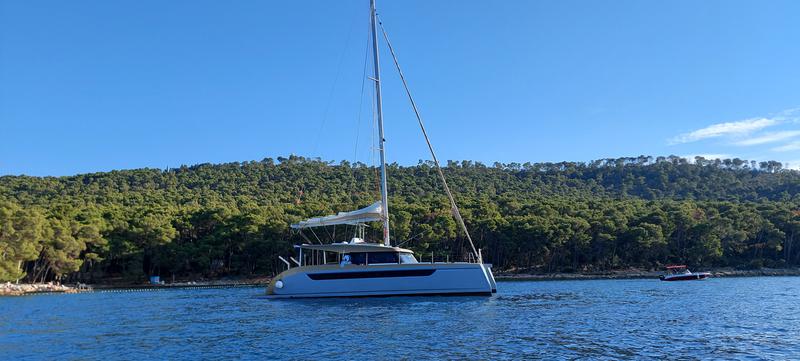 Book yachts online - catamaran - Luna 49 - Gold - rent