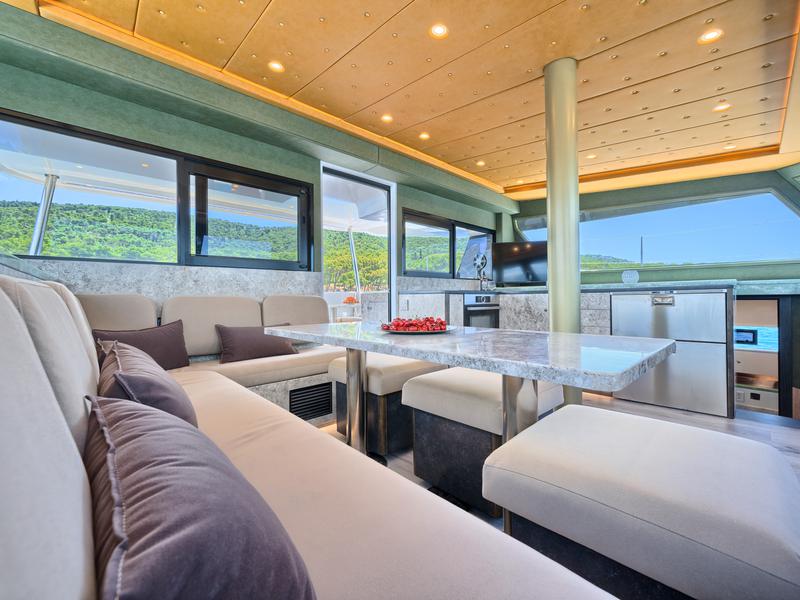 Book yachts online - catamaran - Luna 49 - Gold - rent