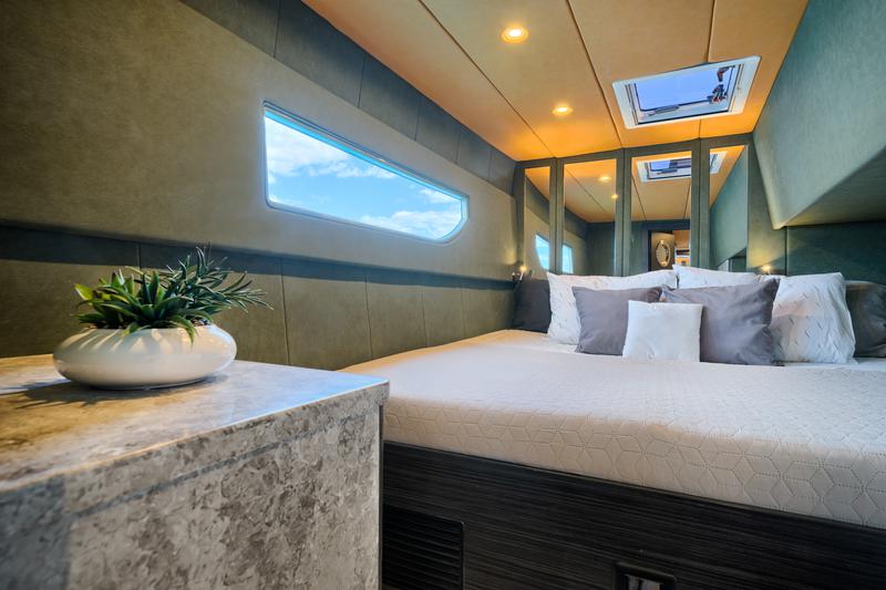 Book yachts online - catamaran - Luna 49 - Gold - rent