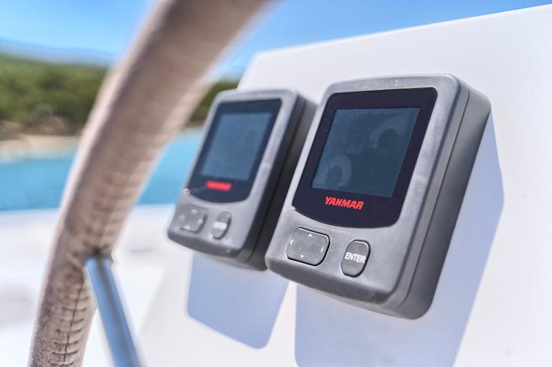 Book yachts online - catamaran - Luna 49 - Gold - rent