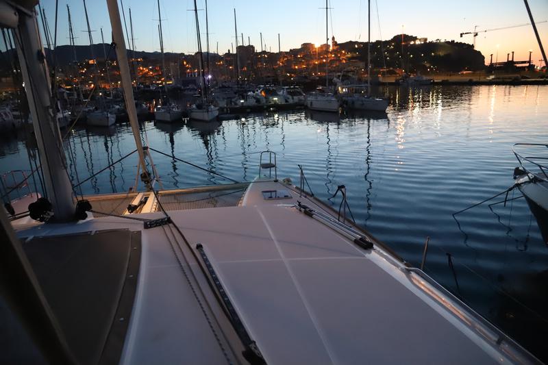 Book yachts online - catamaran - Lagoon 450 Fly - Pasha - rent