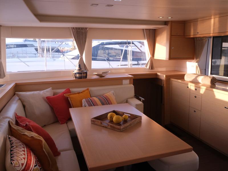 Book yachts online - catamaran - Lagoon 450 Fly - Pasha - rent