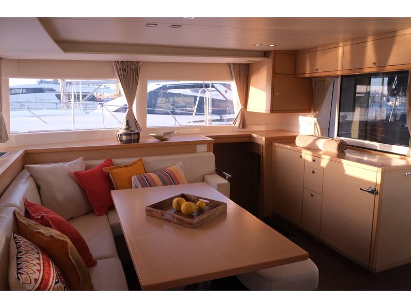 Book yachts online - catamaran - Lagoon 450 Fly - Pasha - rent