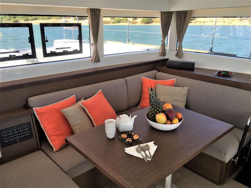 Book yachts online - catamaran - Lagoon 40 - Kat 40 - rent