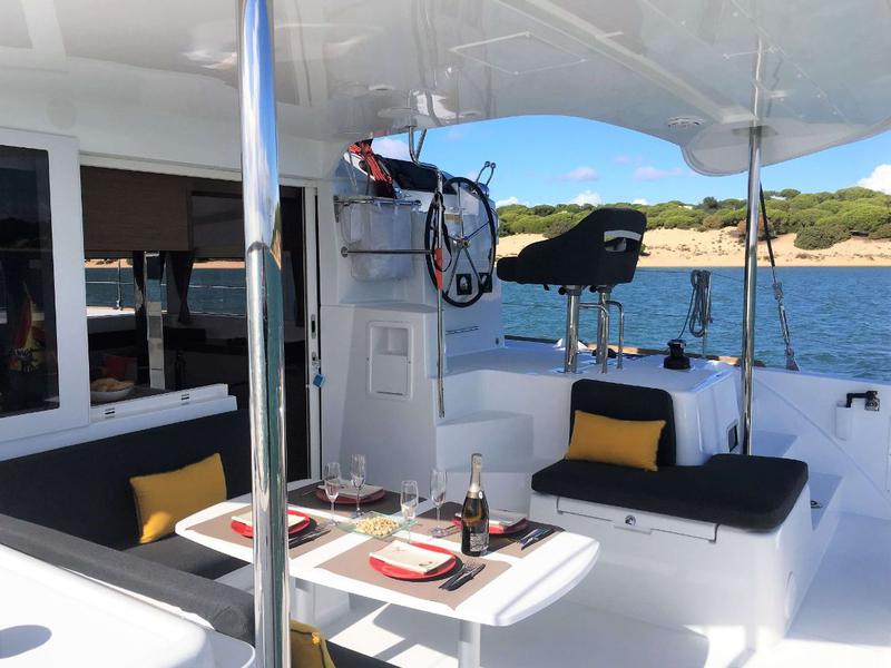 Book yachts online - catamaran - Lagoon 40 - Kat 40 - rent