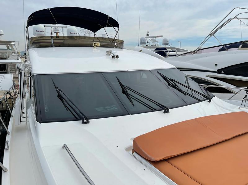 Book yachts online - motorboat - Princess 62 - Jako 62 - rent