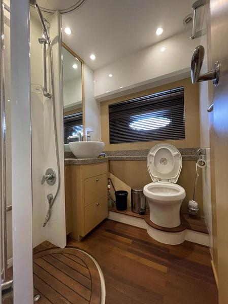 Book yachts online - motorboat - Princess 62 - Jako 62 - rent