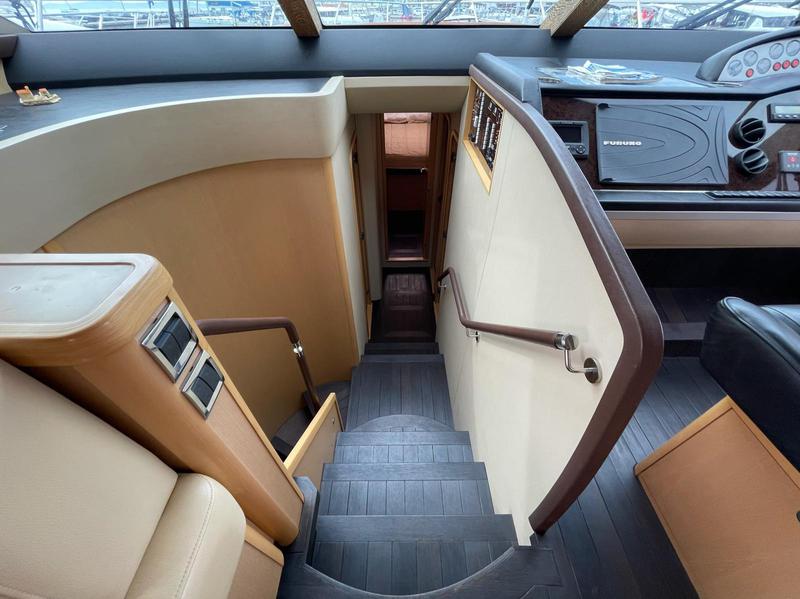Book yachts online - motorboat - Princess 62 - Jako 62 - rent
