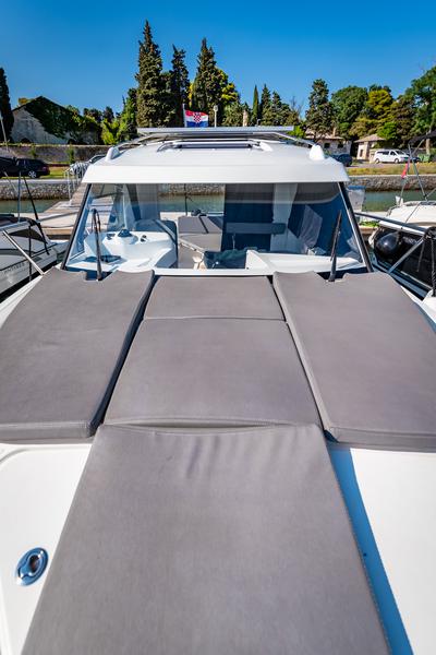 Book yachts online - motorboat - Antares 8 - Lissy - rent