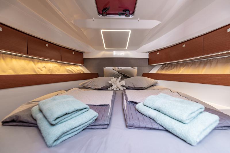 Book yachts online - motorboat - Merry Fisher 895 - Leonie - rent