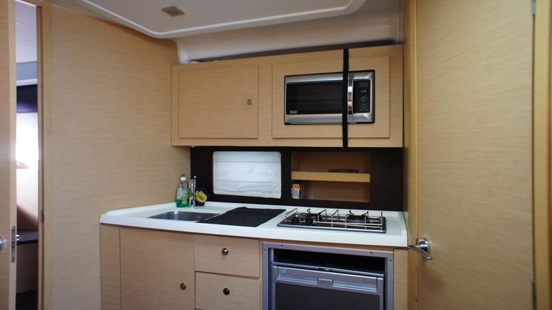 Book yachts online - motorboat - Monte Carlo 37 Open - Port Solent - rent
