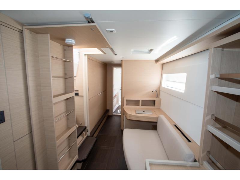 Book yachts online - catamaran - Lagoon 46 Owner Version - Unbound - rent