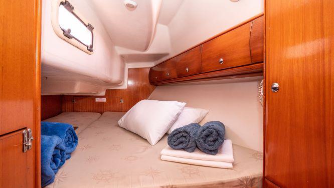 Book yachts online - sailboat - Bavaria Cruiser 32 - LILA - rent